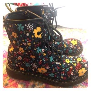 Big girls doc marten floral boot guc